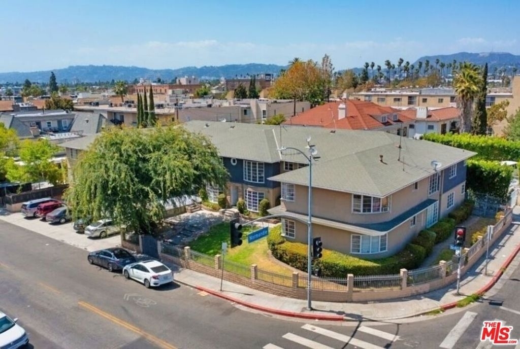 3901 W 4th Street - Photo 1
