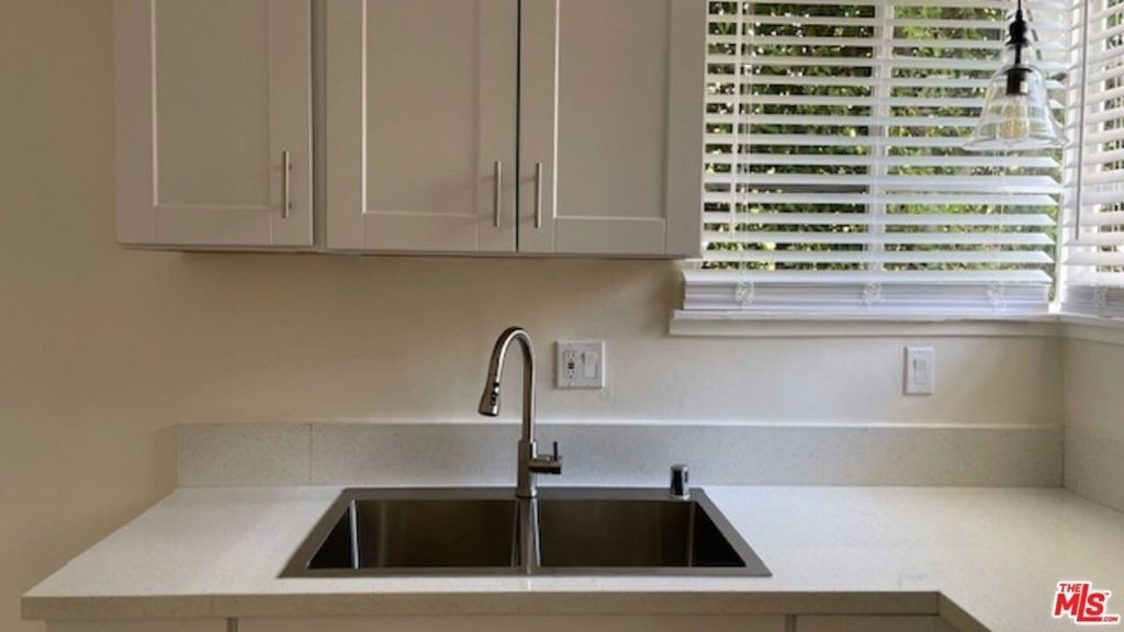 3901 W 4th Street - Photo 8