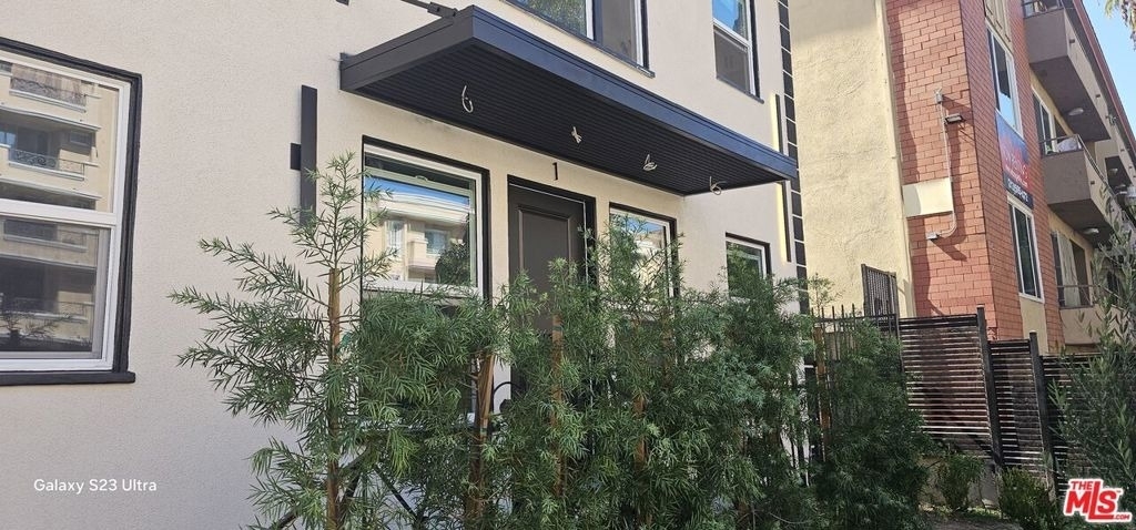 537 S Catalina Street - Photo 2