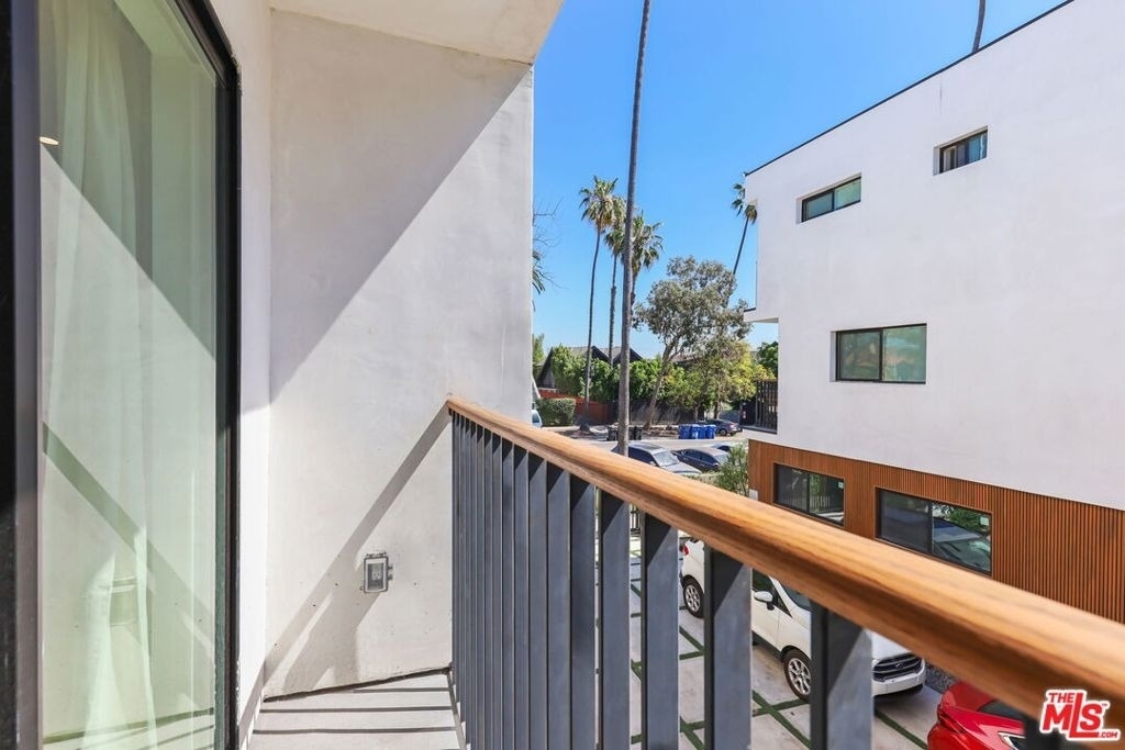 621 1/2 N Mariposa Avenue - Photo 7