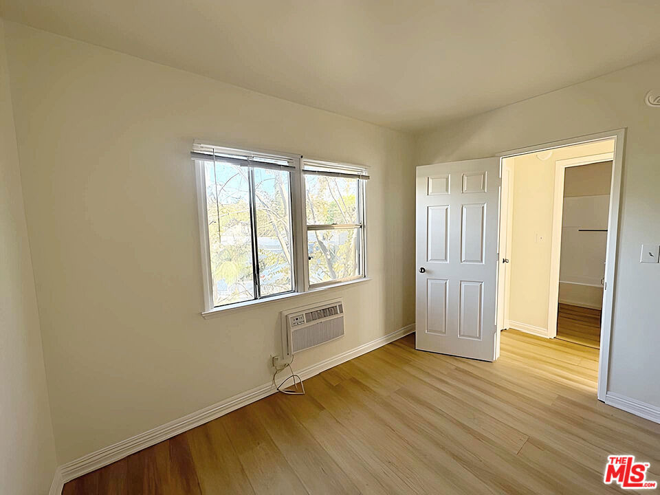 6406 Roble Avenue - Photo 7