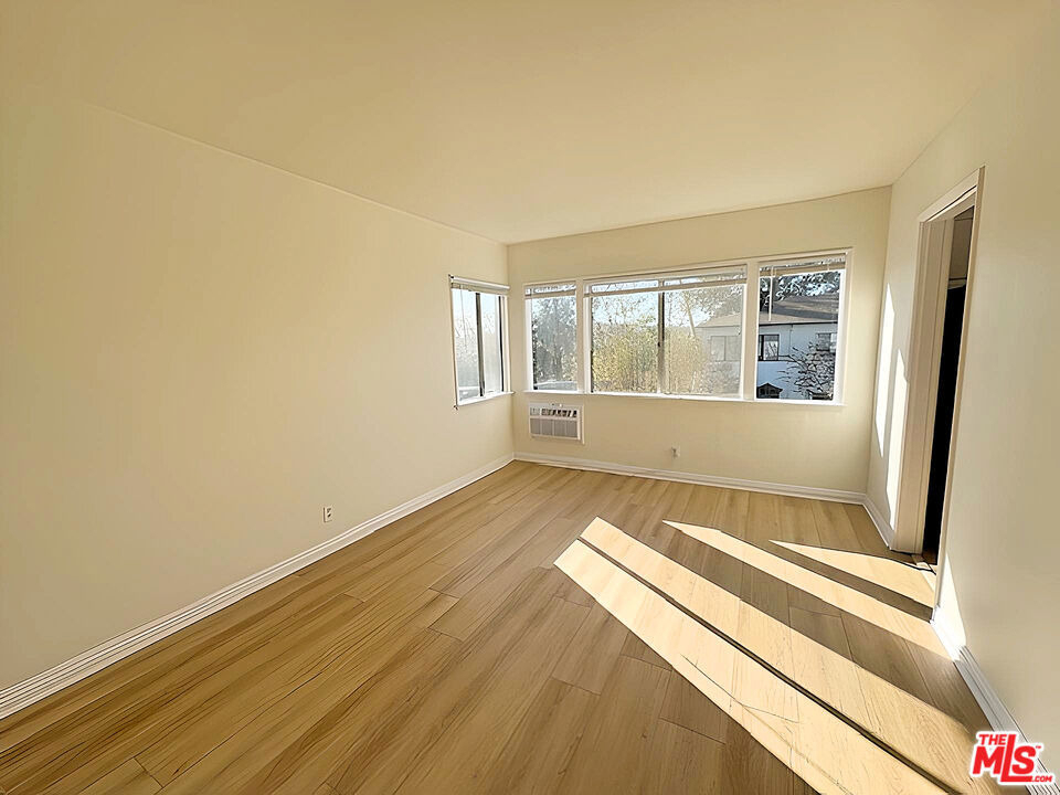 6406 Roble Avenue - Photo 6
