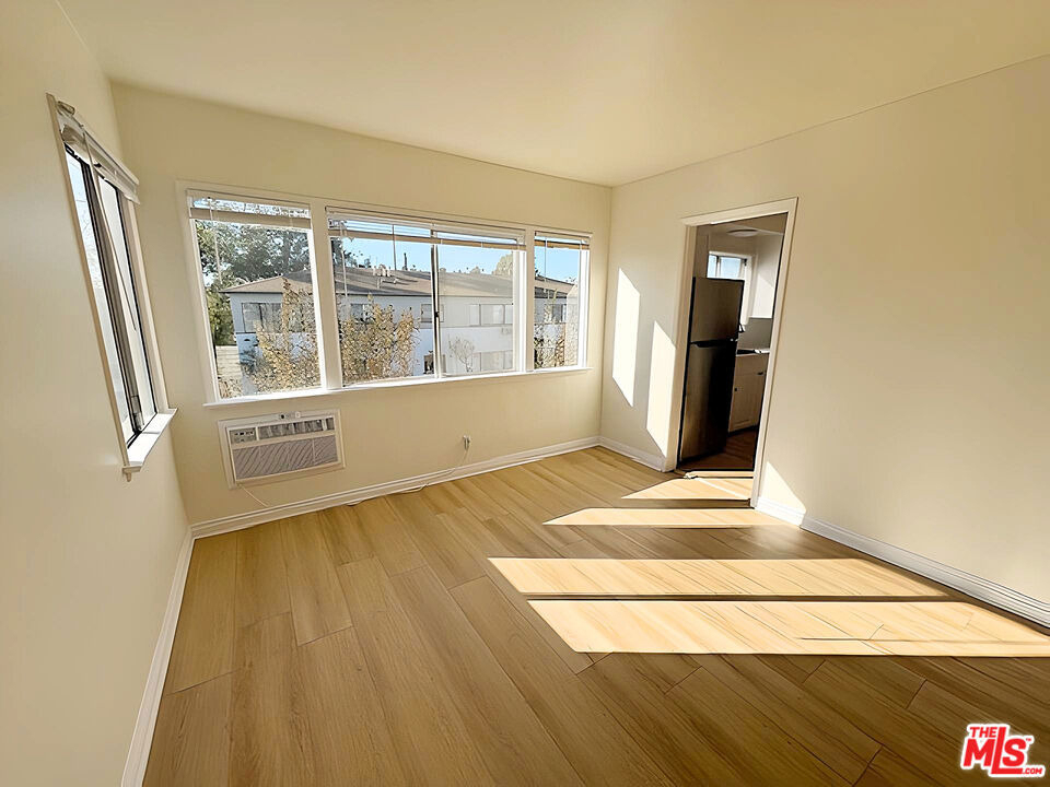 6406 Roble Avenue - Photo 2