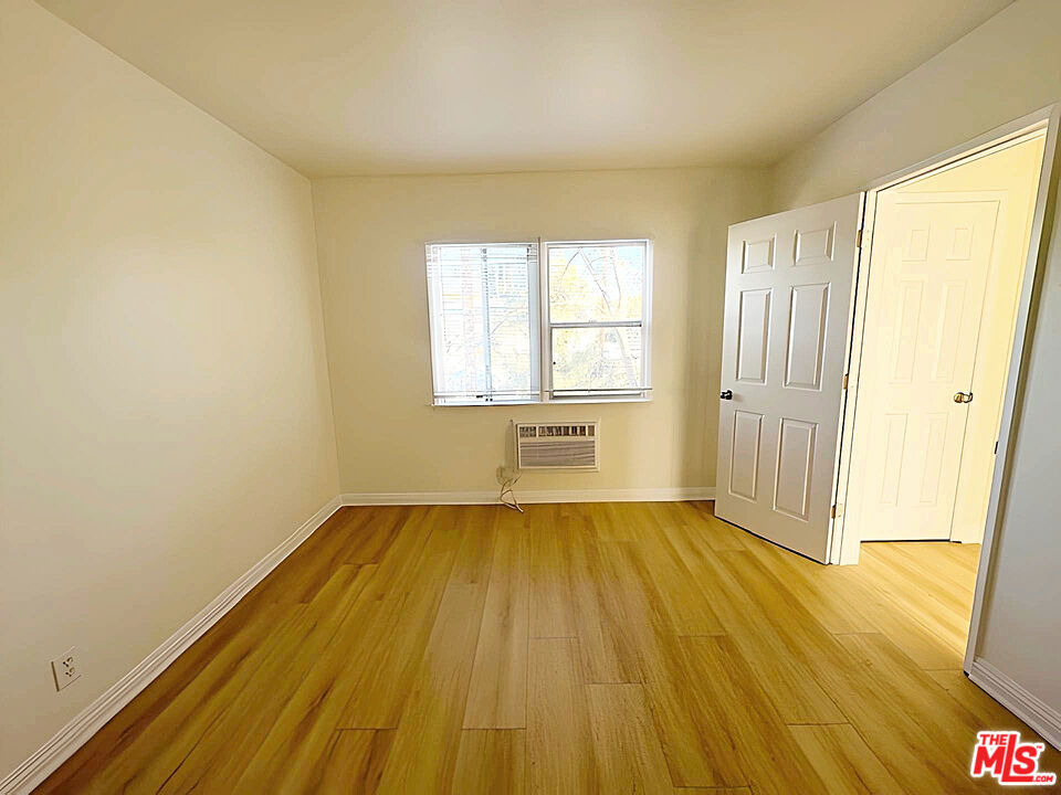 6406 Roble Avenue - Photo 9
