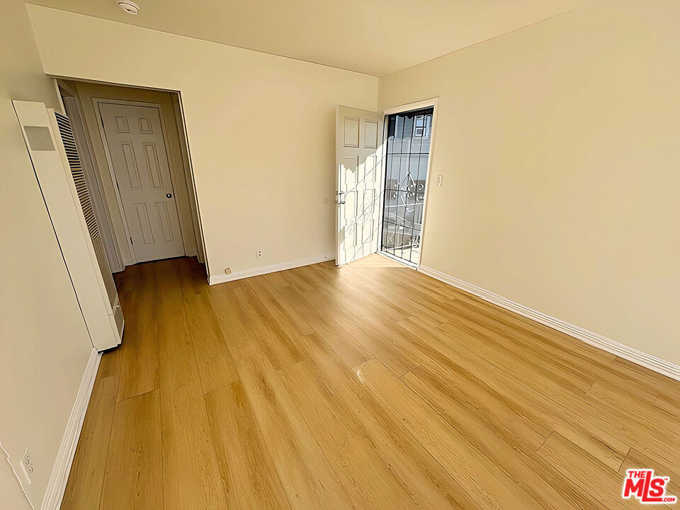 6406 Roble Avenue - Photo 5