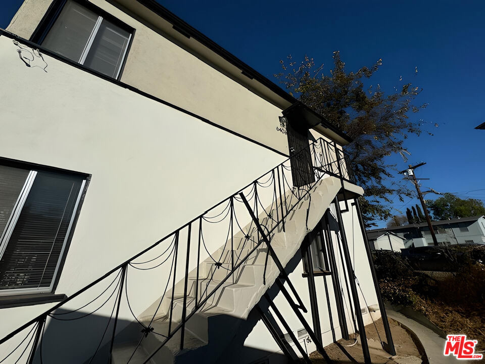 6406 Roble Avenue - Photo 14