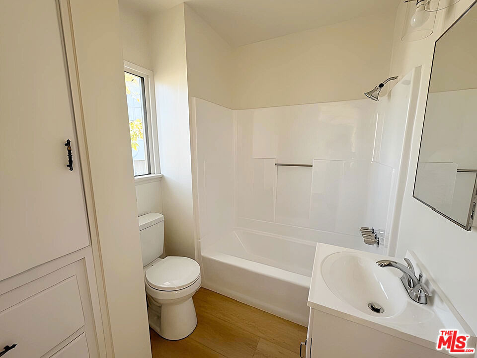 6406 Roble Avenue - Photo 10