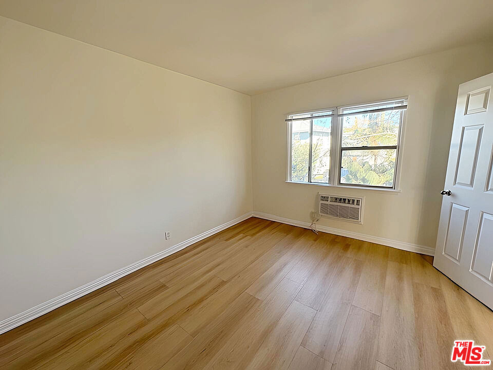 6406 Roble Avenue - Photo 8