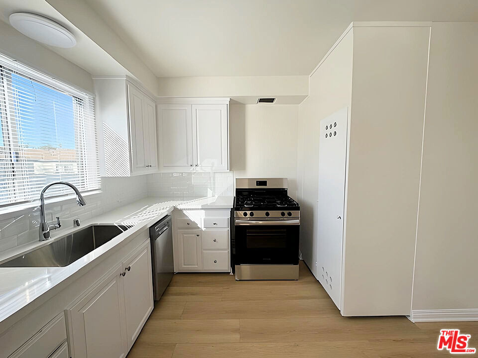 6406 Roble Avenue - Photo 4