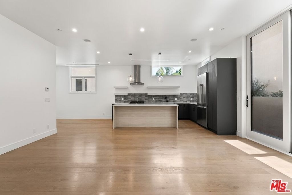 730 Indiana Avenue - Photo 2