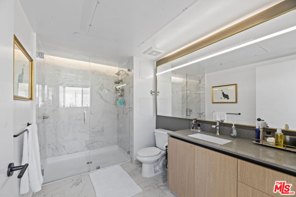 5570 Melrose - Photo 9
