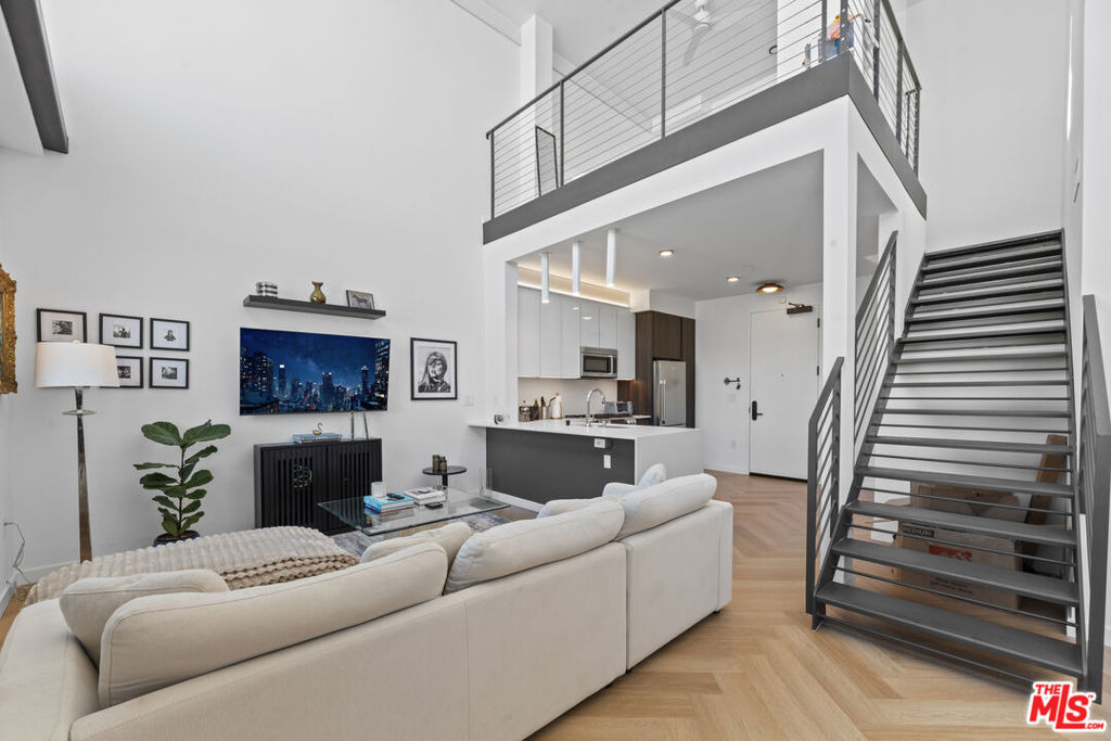 5570 Melrose - Photo 1