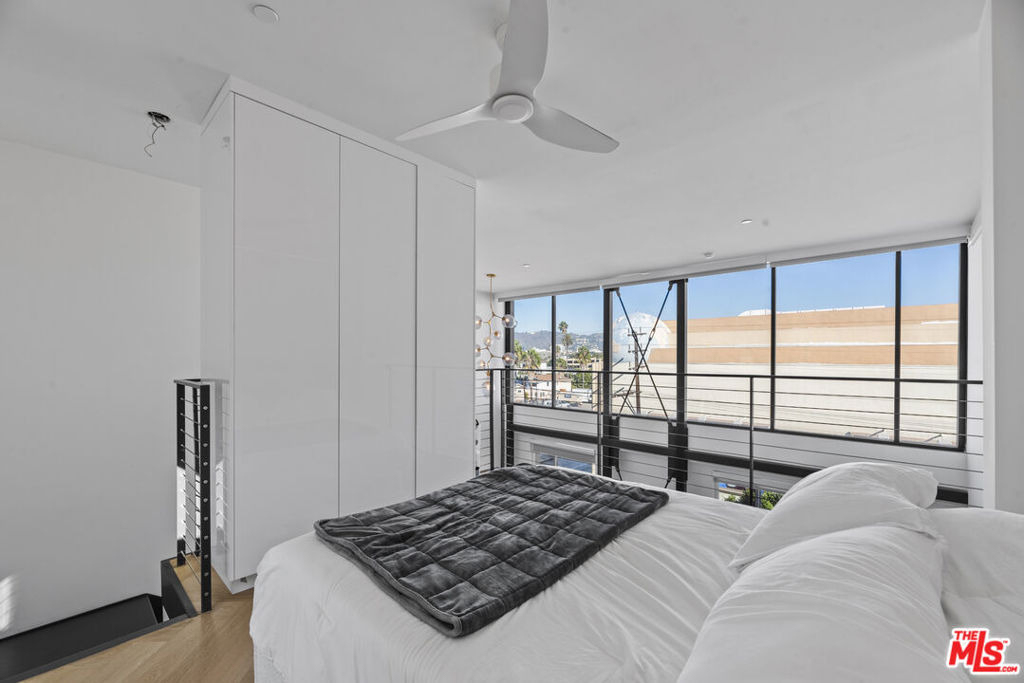 5570 Melrose - Photo 11