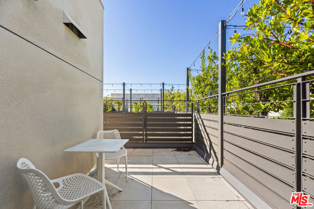 5570 Melrose - Photo 14