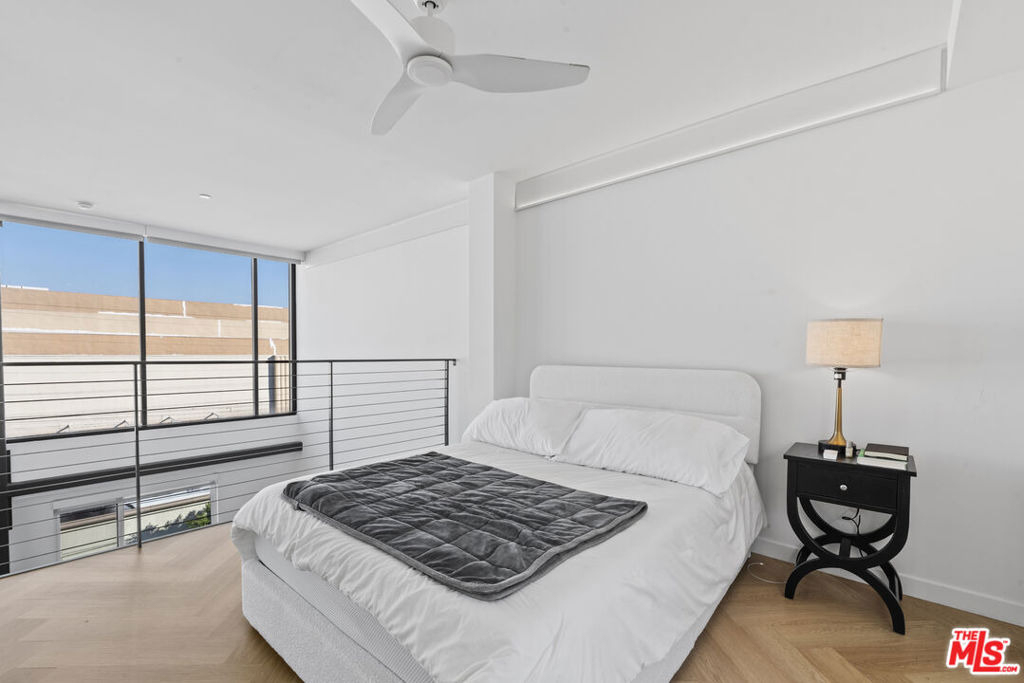 5570 Melrose - Photo 10