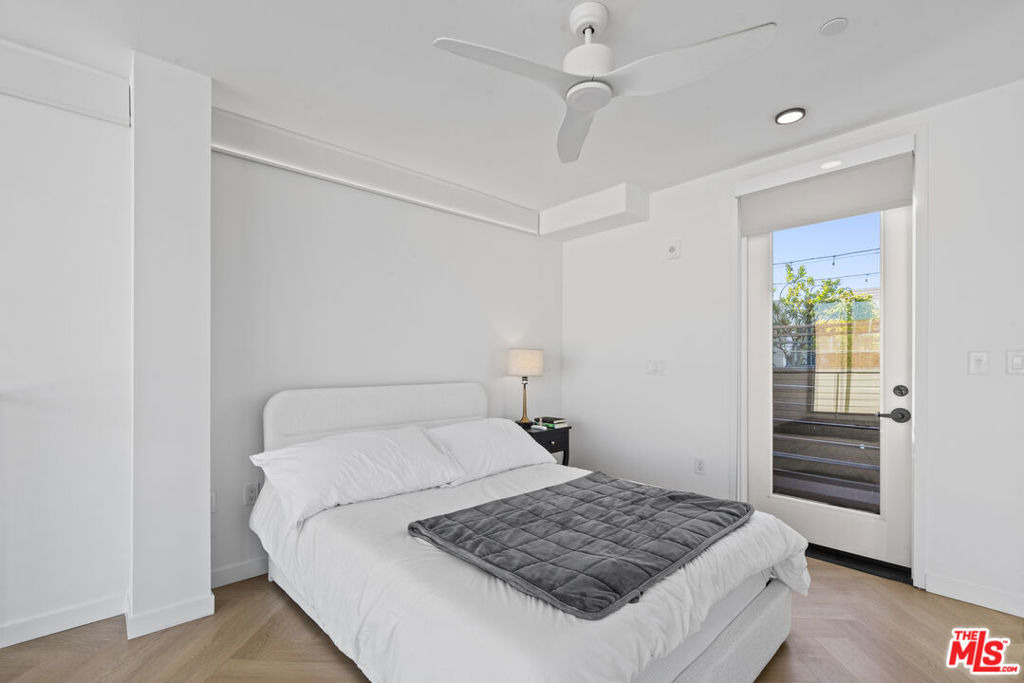 5570 Melrose - Photo 12
