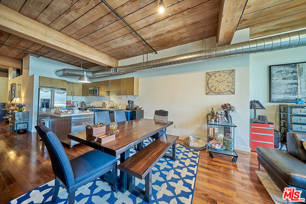 530 S Hewitt Street - Photo 10