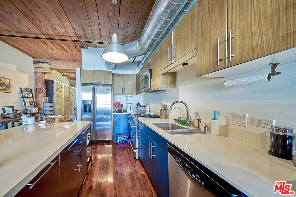 530 S Hewitt Street - Photo 13