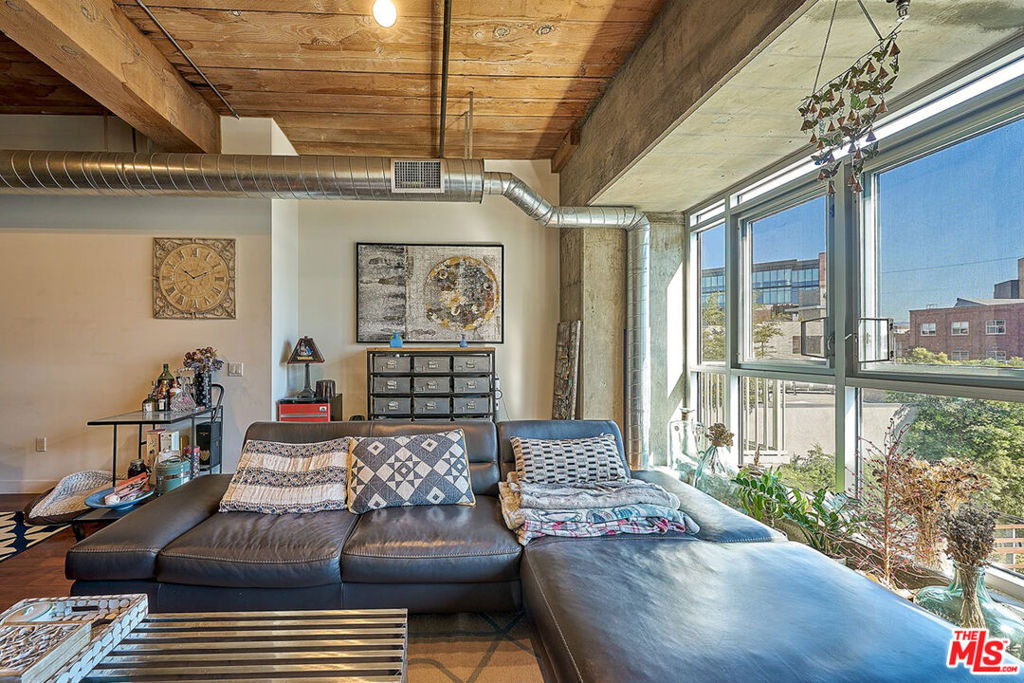 530 S Hewitt Street - Photo 14