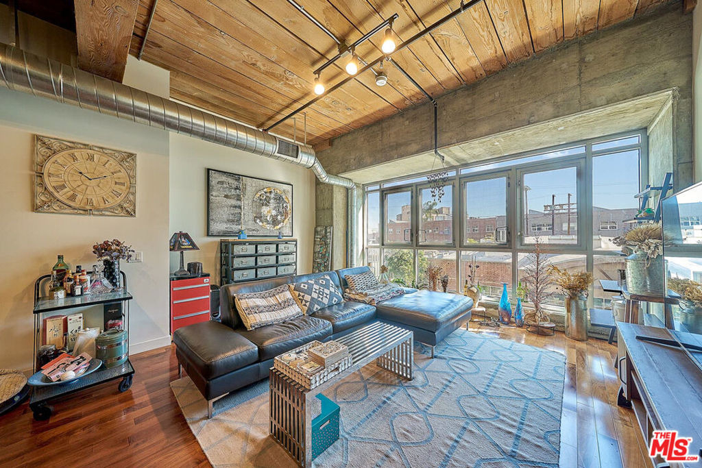 530 S Hewitt Street - Photo 11