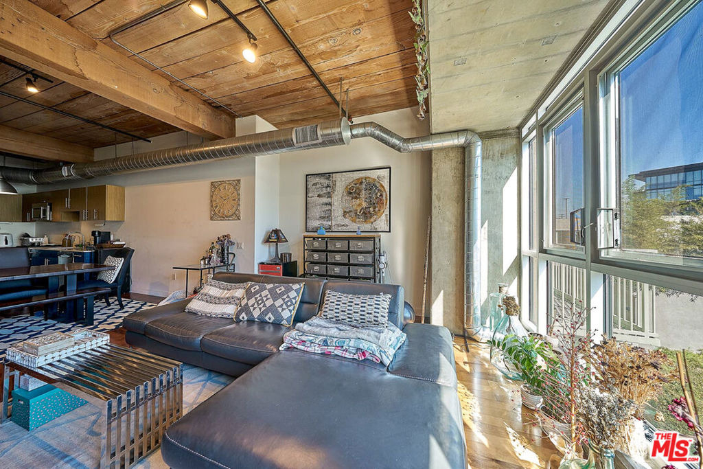530 S Hewitt Street - Photo 19