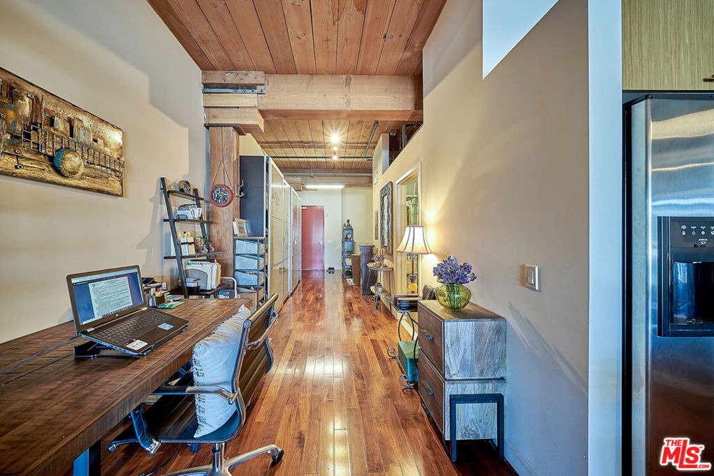 530 S Hewitt Street - Photo 6