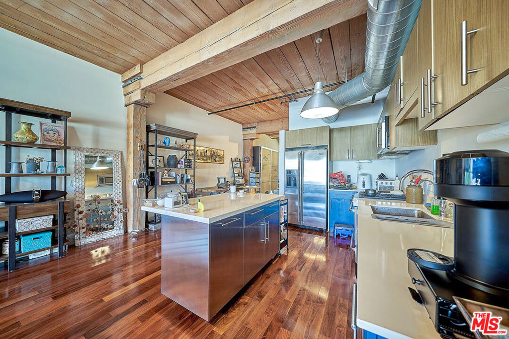 530 S Hewitt Street - Photo 7