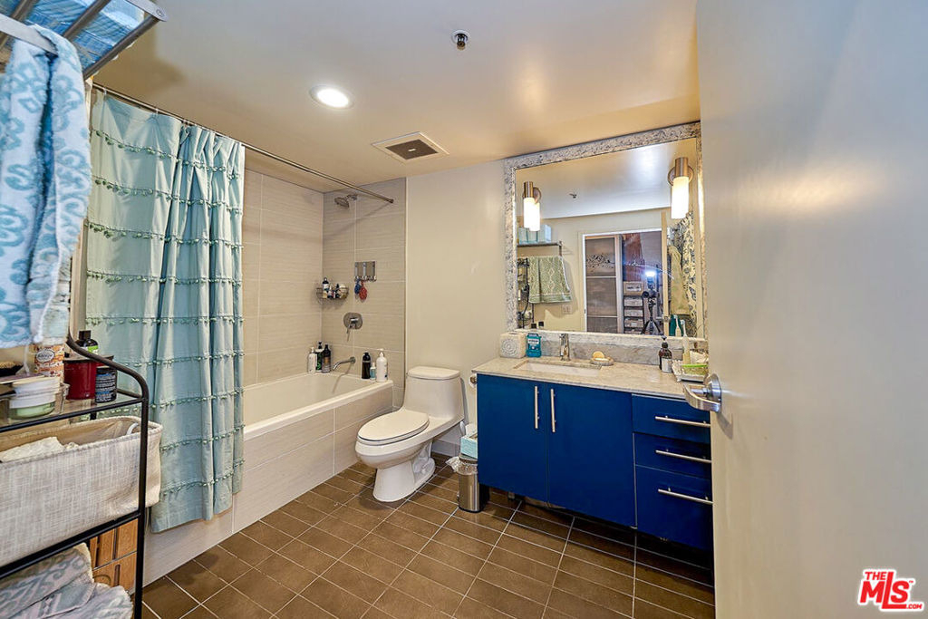 530 S Hewitt Street - Photo 3