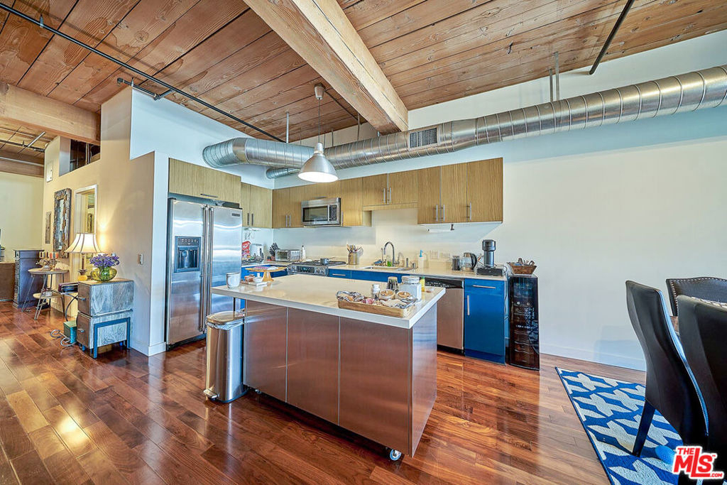 530 S Hewitt Street - Photo 5
