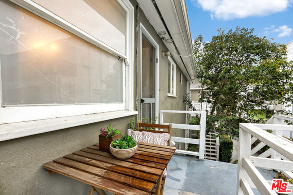 2427 Centinela Avenue - Photo 11