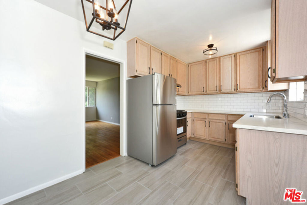 2427 Centinela Avenue - Photo 7
