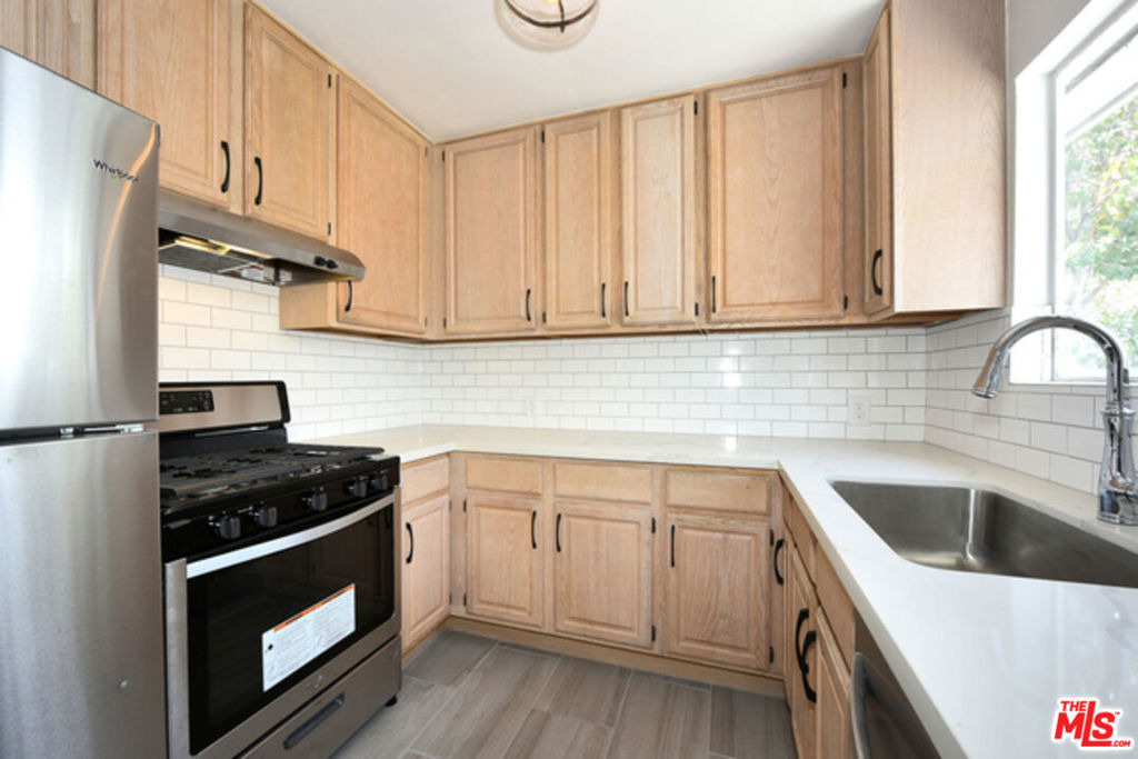2427 Centinela Avenue - Photo 8