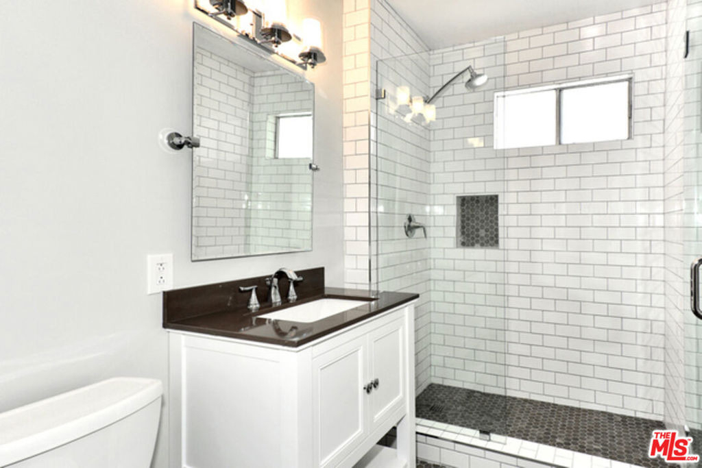 2427 Centinela Avenue - Photo 13