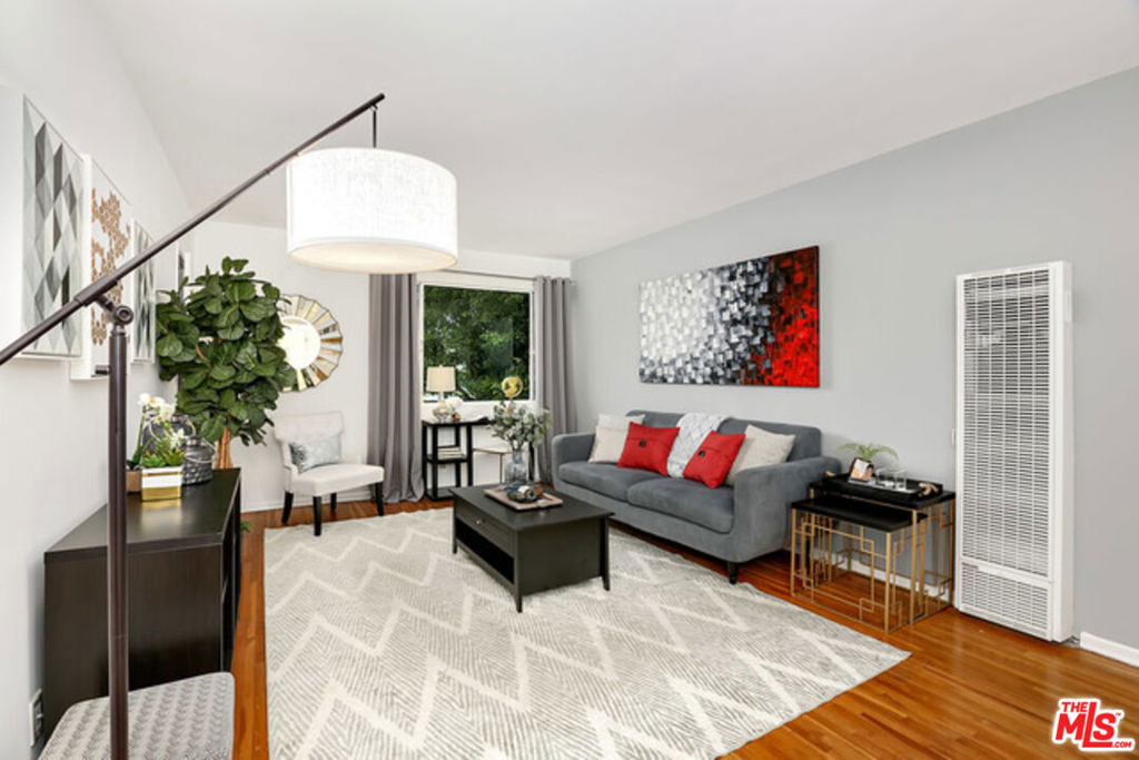 2427 Centinela Avenue - Photo 0
