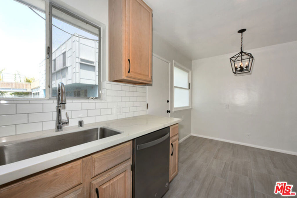 2427 Centinela Avenue - Photo 10