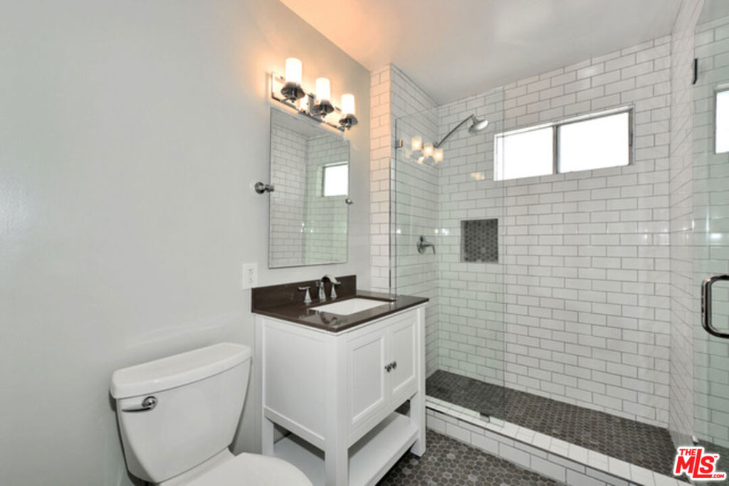 2427 Centinela Avenue - Photo 12