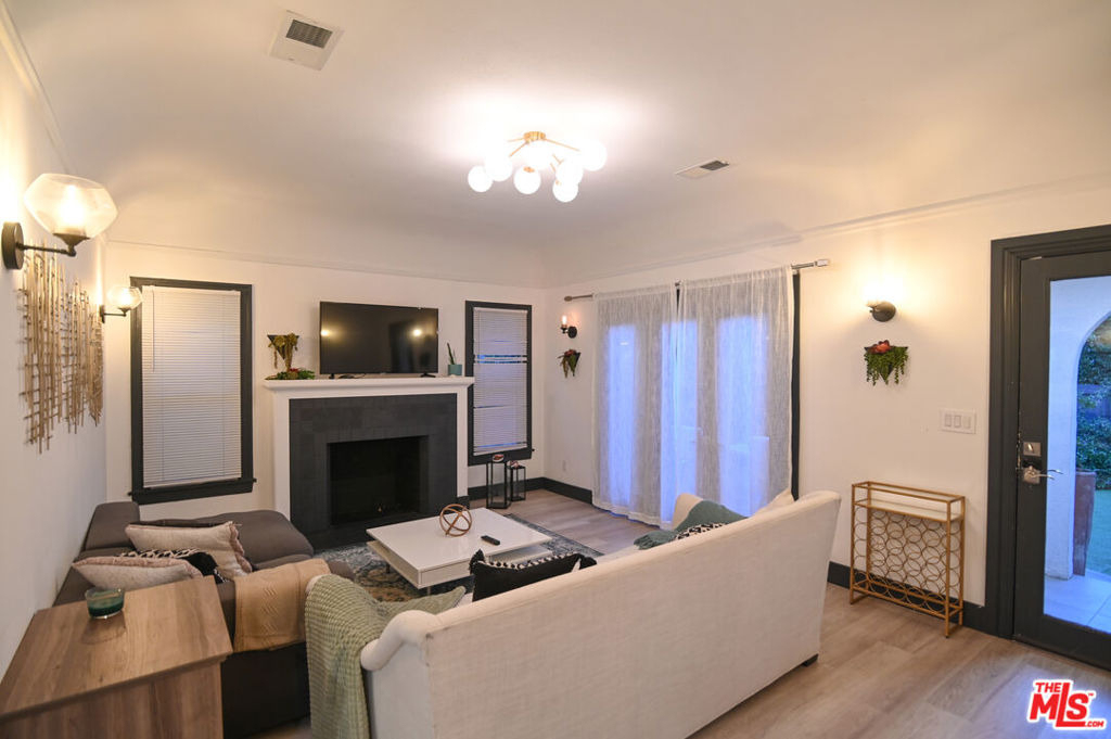 1019 N Orange Grove Avenue - Photo 29