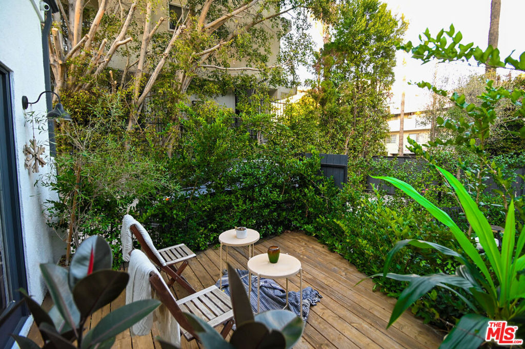 1019 N Orange Grove Avenue - Photo 3
