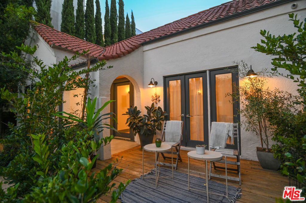 1019 N Orange Grove Avenue - Photo 0