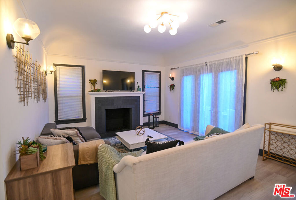 1019 N Orange Grove Avenue - Photo 7