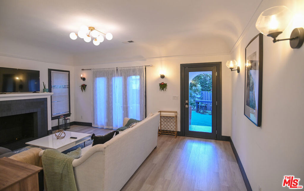1019 N Orange Grove Avenue - Photo 11