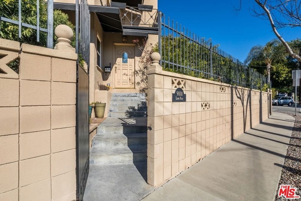 9001 Lloyd Pl - Photo 2