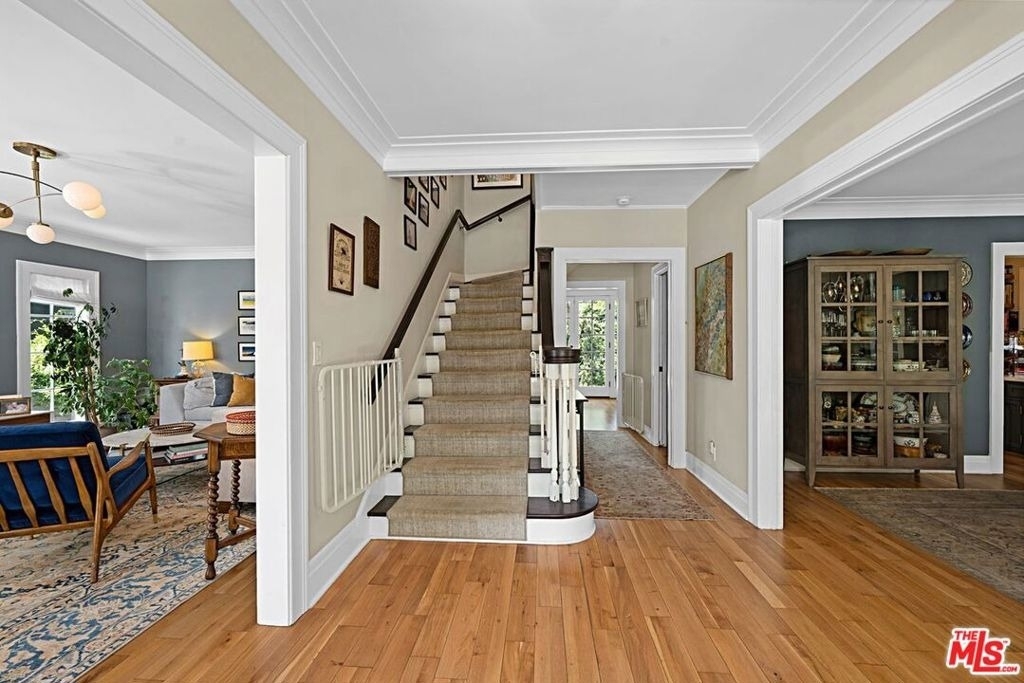 379 N Ridgewood Place - Photo 2