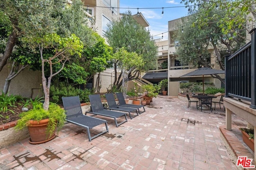 8960 Cynthia Street - Photo 7