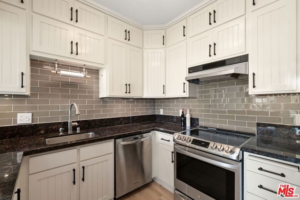 8960 Cynthia Street - Photo 1