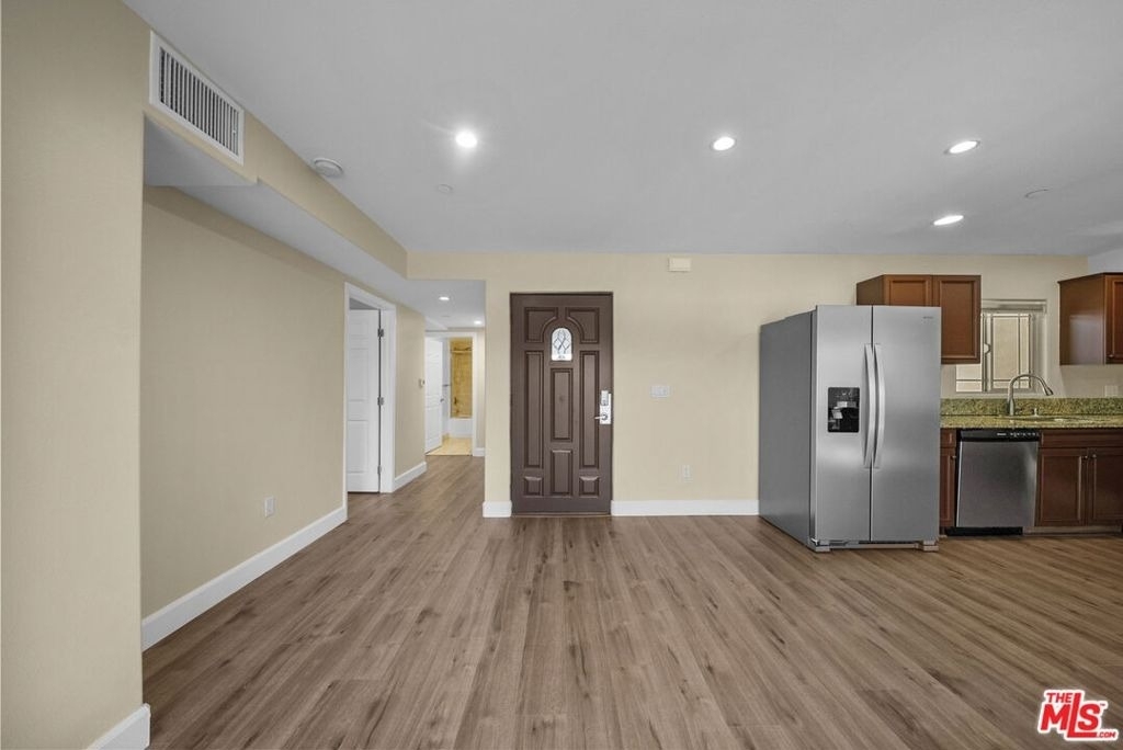 5315 Bellingham Avenue - Photo 3