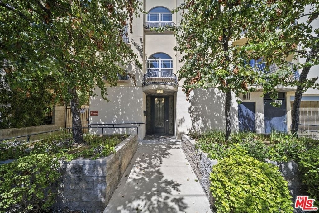 5315 Bellingham Avenue - Photo 0
