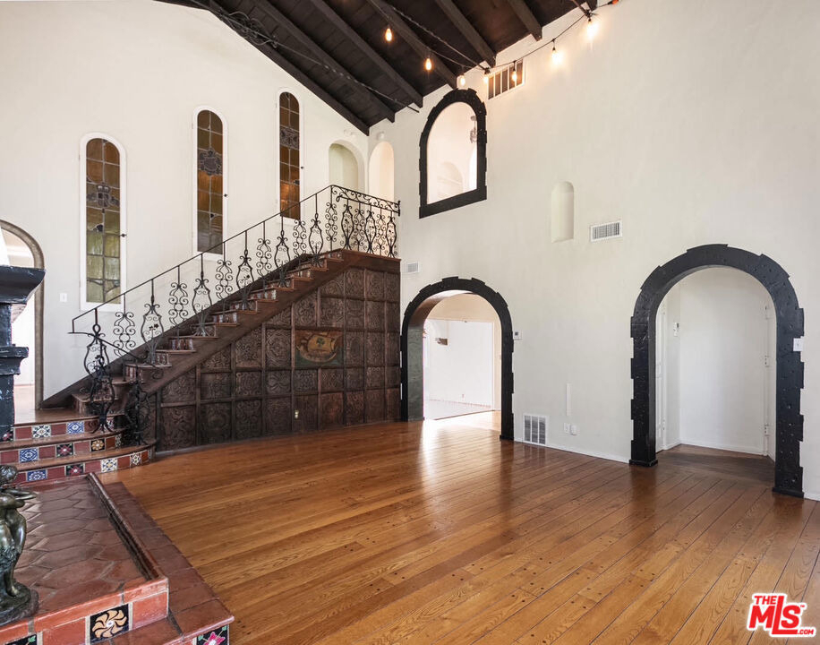 2030 Vine Street - Photo 1