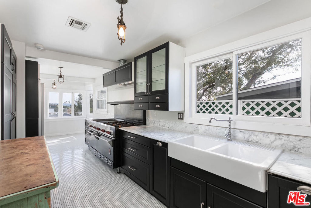 2030 Vine Street - Photo 8