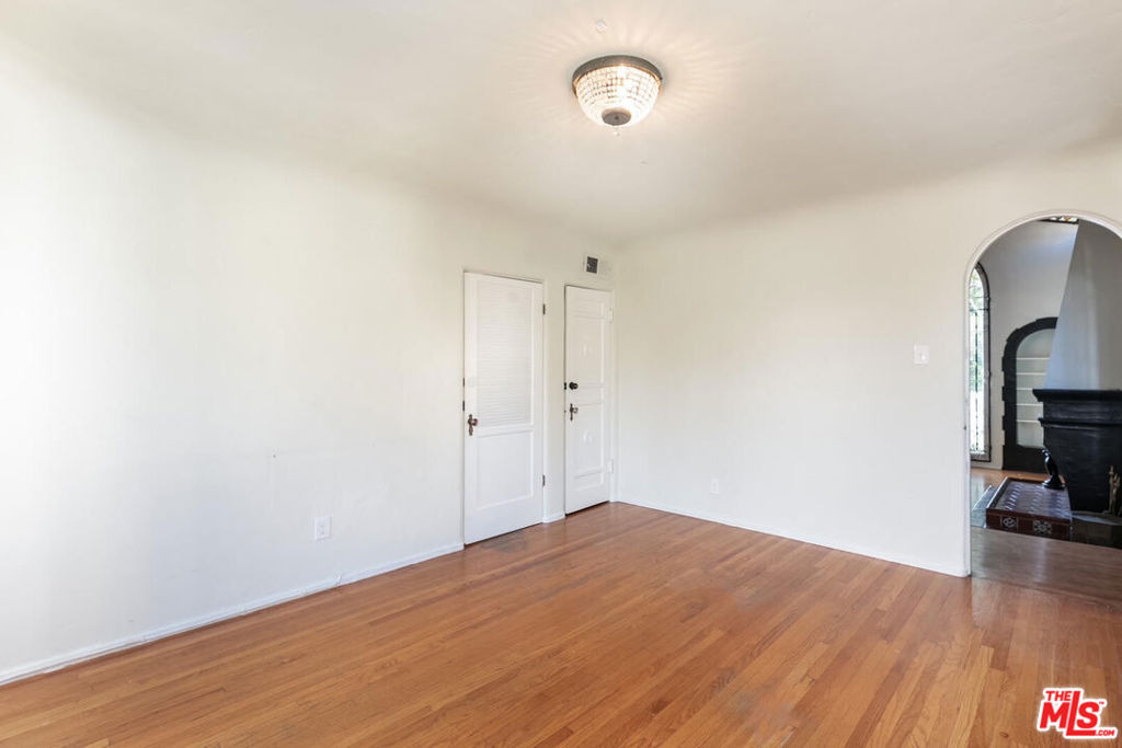 2030 Vine Street - Photo 15